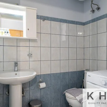 Three Flats, With Sea View, One Loft And Two With Sea View! Dhavgáta